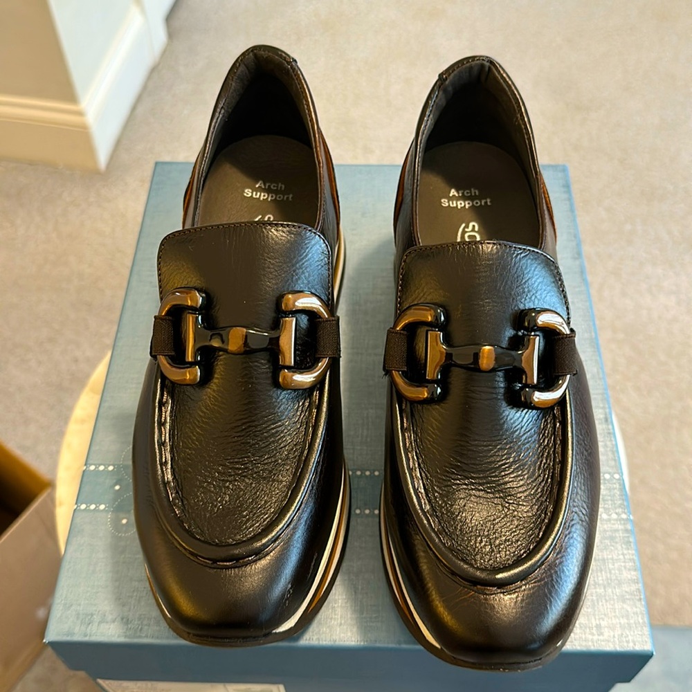 NWT SoftWaves Alini sneaker.